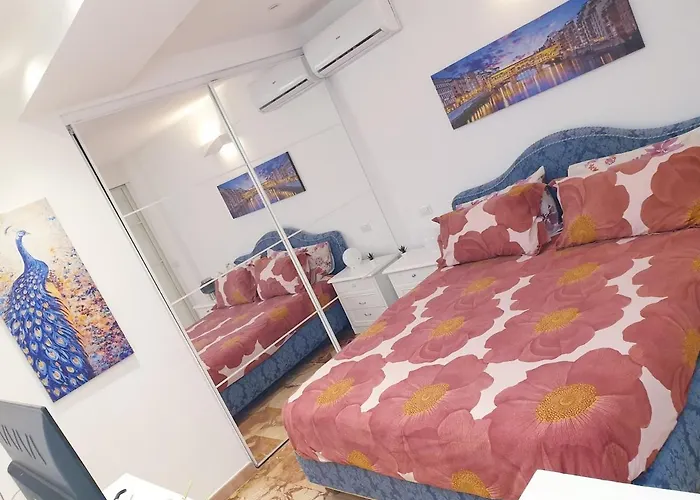 Iris With Jacuzzi - Easy Access Apartment Florence