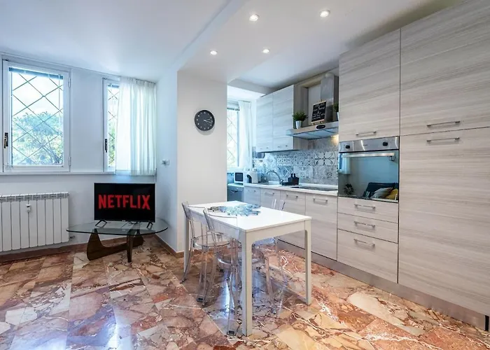 Iris With Jacuzzi - Easy Access Apartment Florence